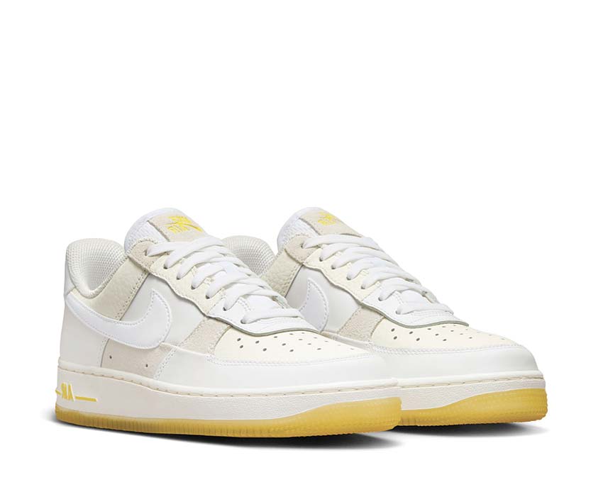 Nike Air Force 1 '07 Low W Summit White vista lateral — cuero liso Sail