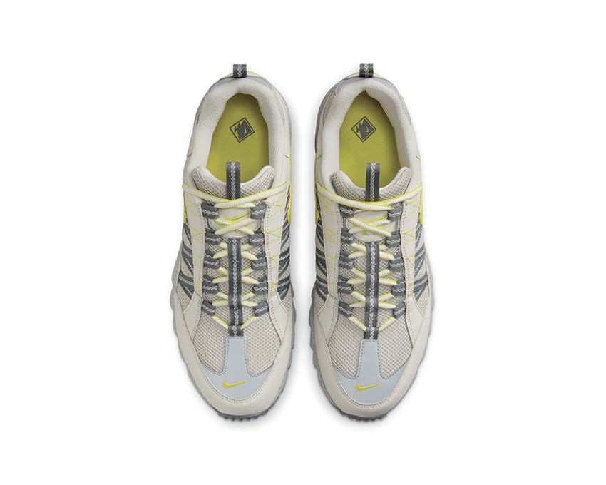 Nike Air Humara Light Bone detalle — upper sintético High Voltage