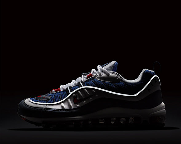 Nike Air Max 98 OG Gundam detalle — upper de cuero premium