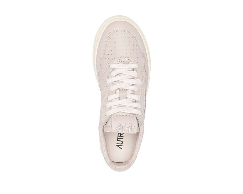 Autry Medalist Low Goat Grey détail — finitions cuir grainé gris