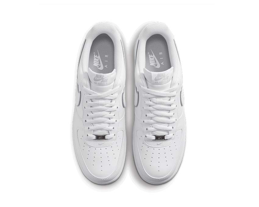 Nike Air Force 1 '07 White Wolf Grey detalle — caña cuero perforado blanco