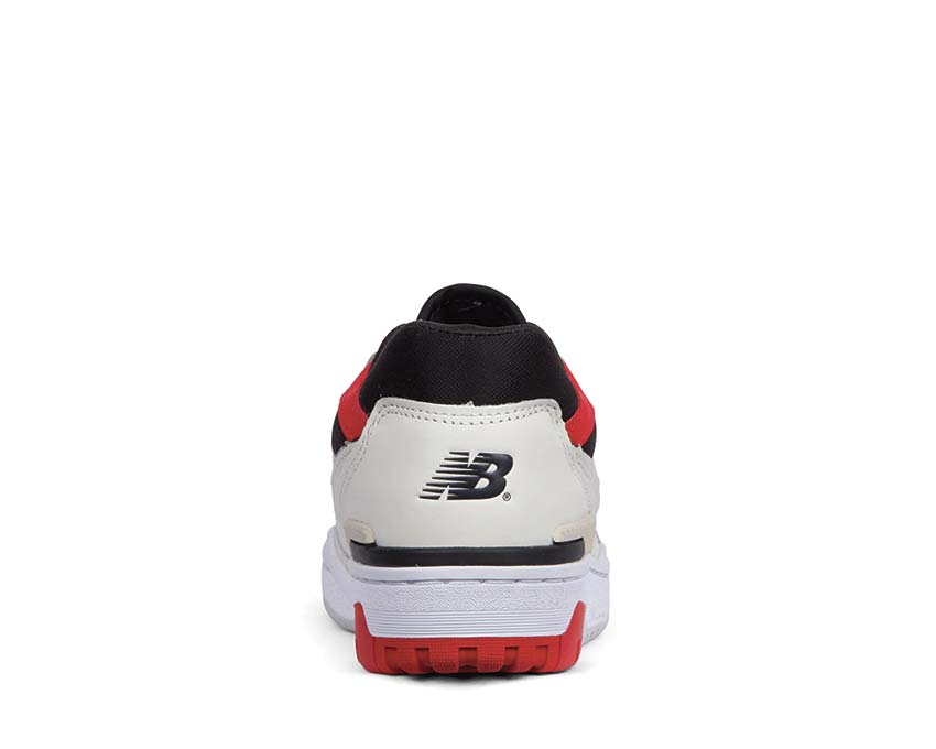 New Balance 550 Sea Salt/True Red détail — cuir crème empiècements rouge