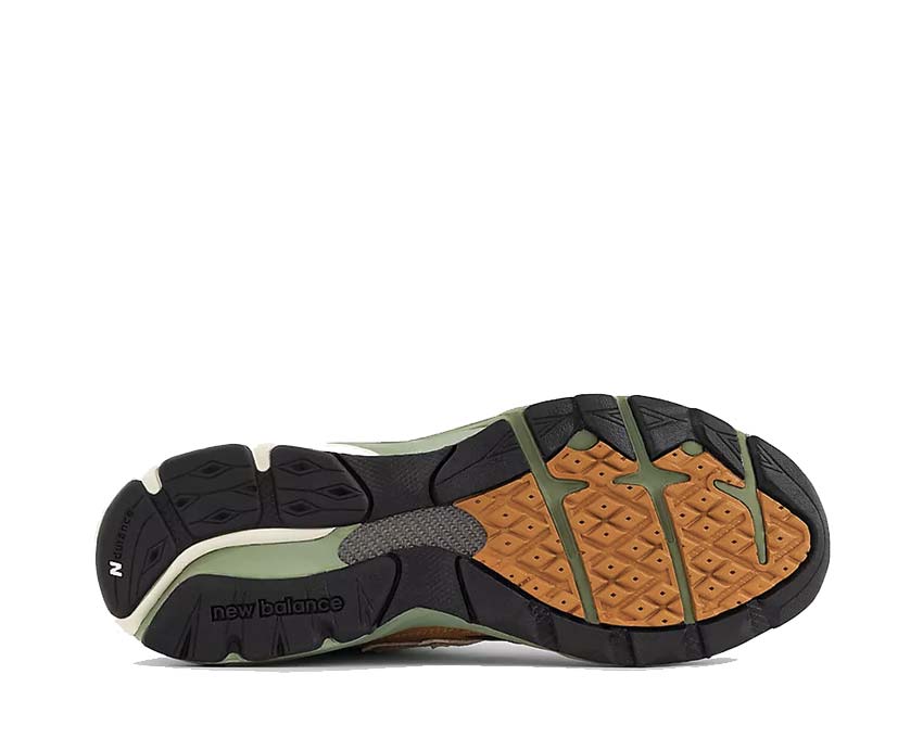 New Balance 990 Made in USA Tan/Vert — vue trois quarts coloris terre