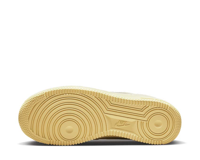 Nike Air Force 1 '07 LX Coconut Milk Light Bone Lemon Wash — vista tres cuartos