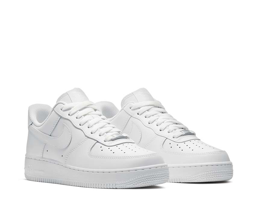 Nike Air Force 1 '07 White vue latérale — tige cuir pleine fleur blanc