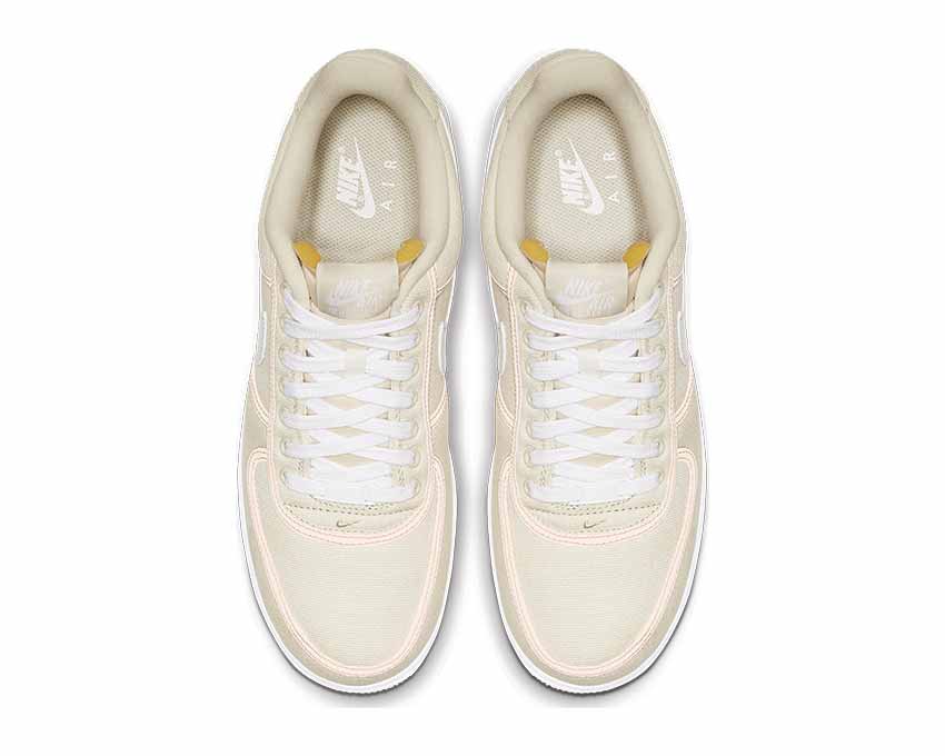 Nike Air Force 1 '07 Premium Light Cream detalle — parte superior de cuero liso crema