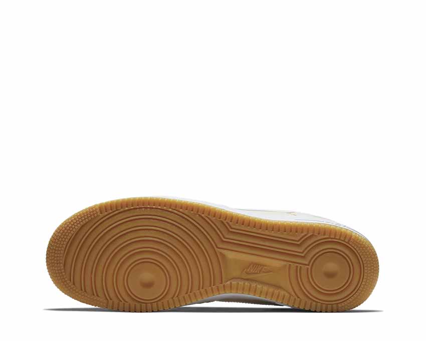 Nike Air Force 1 '07 Premium Light Cream — vista en tres cuartos delantera