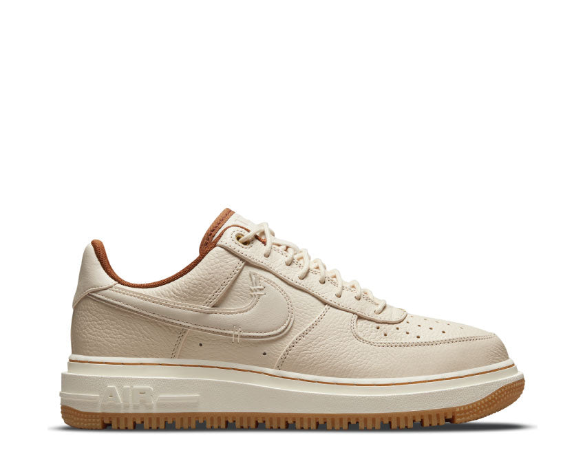 Nike Air Force 1 LUXE Pearl White Pale Ivory — sneaker unisex acabado lujoso