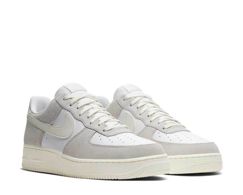 Nike Air Force 1 LV8 Platinum Tint vue latérale — cuir pleine fleur