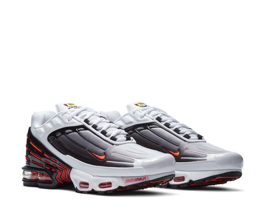 Nike Air Max Plus III White Team Orange vista lateral — parte superior TPU ondulada