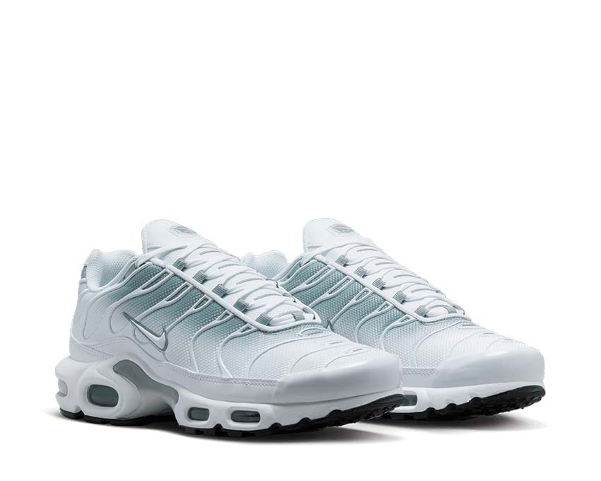 Nike Air Max Plus White Mica Green Black vista lateral — mesh degradado