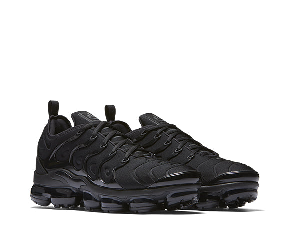 Black vapormax plus boys on sale